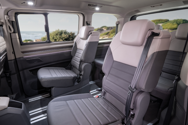 Volkswagen Caravelle eHybrid image 2